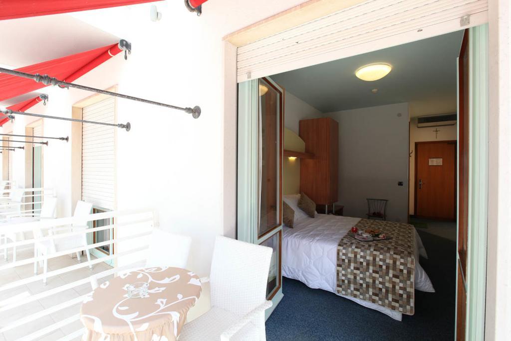 Hotel Derby S Lido di Jesolo Dış mekan fotoğraf